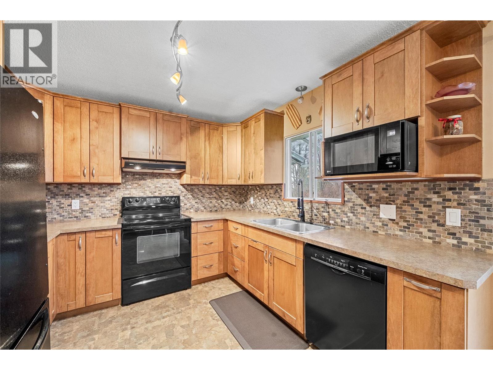 2150 1 Avenue NE, Salmon Arm