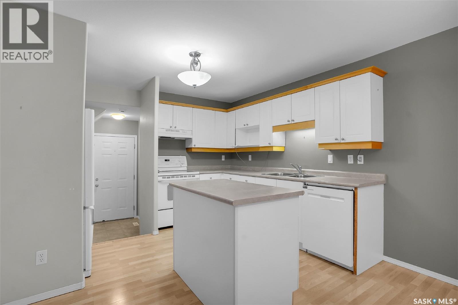 Single Family House 2 Level for Sale in   HERITAGE GREEN Saskatoon 