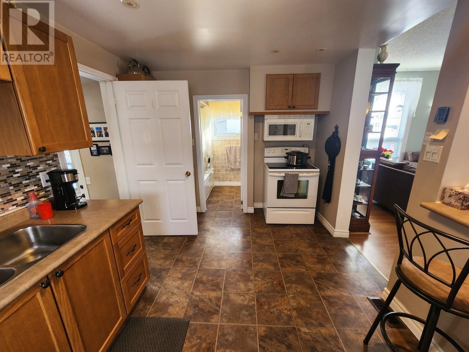 205 ONTARIO ST - Photo 4 of 36, SCHREIBER, Ontario