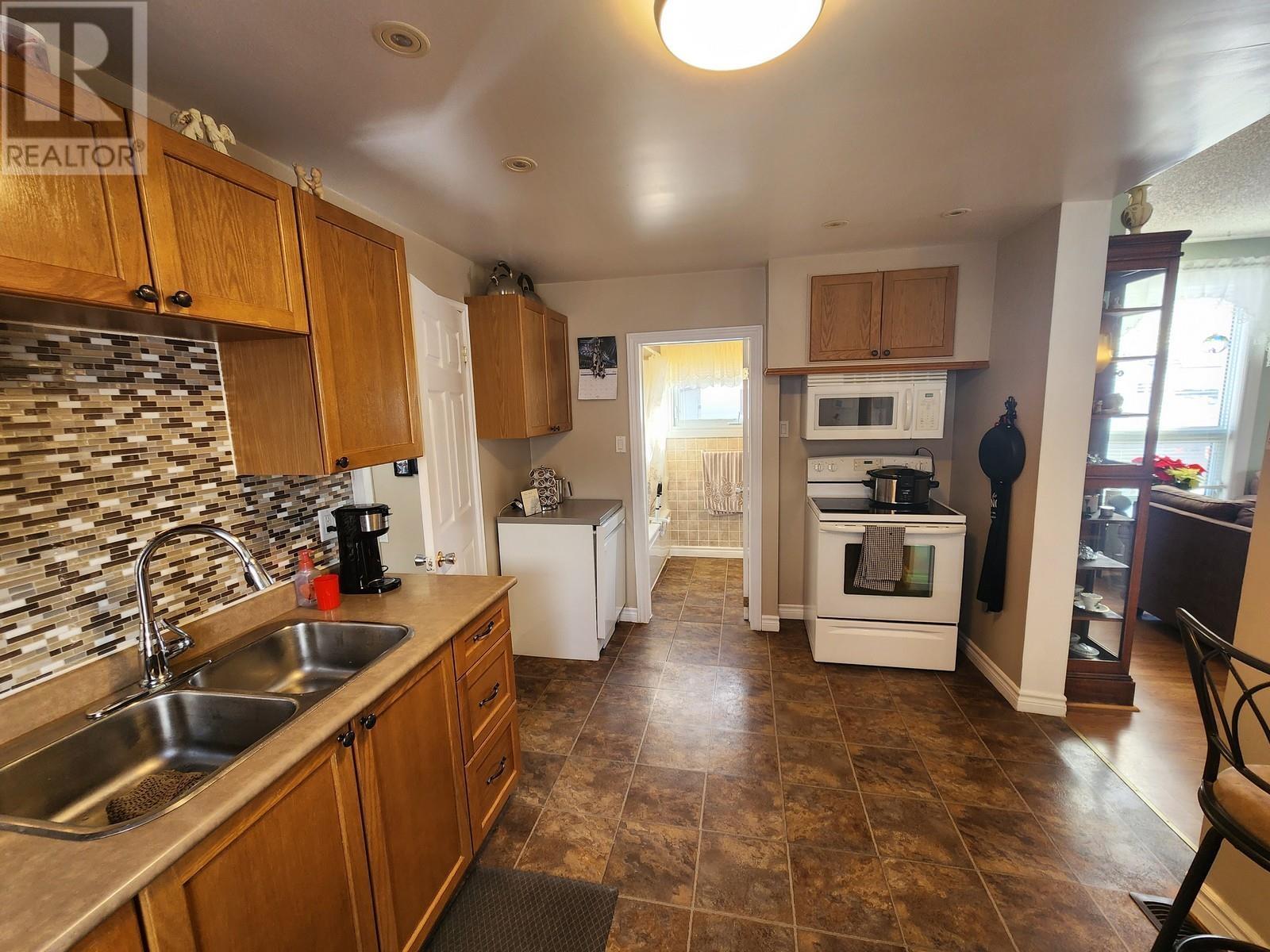 205 ONTARIO ST - Photo 5 of 36, SCHREIBER, Ontario