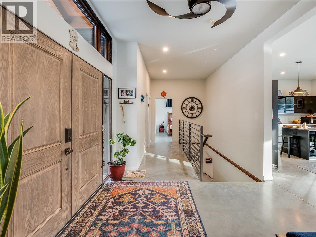 941 Redstone Drive, Rossland