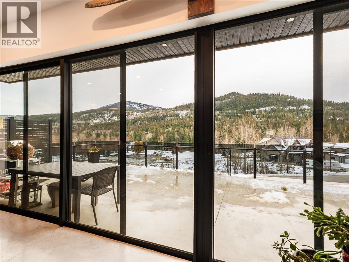 941 Redstone Drive, Rossland