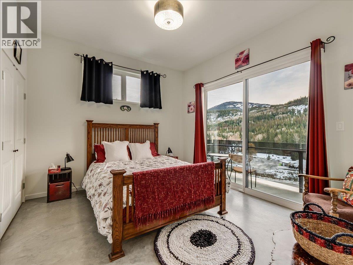 941 Redstone Drive, Rossland