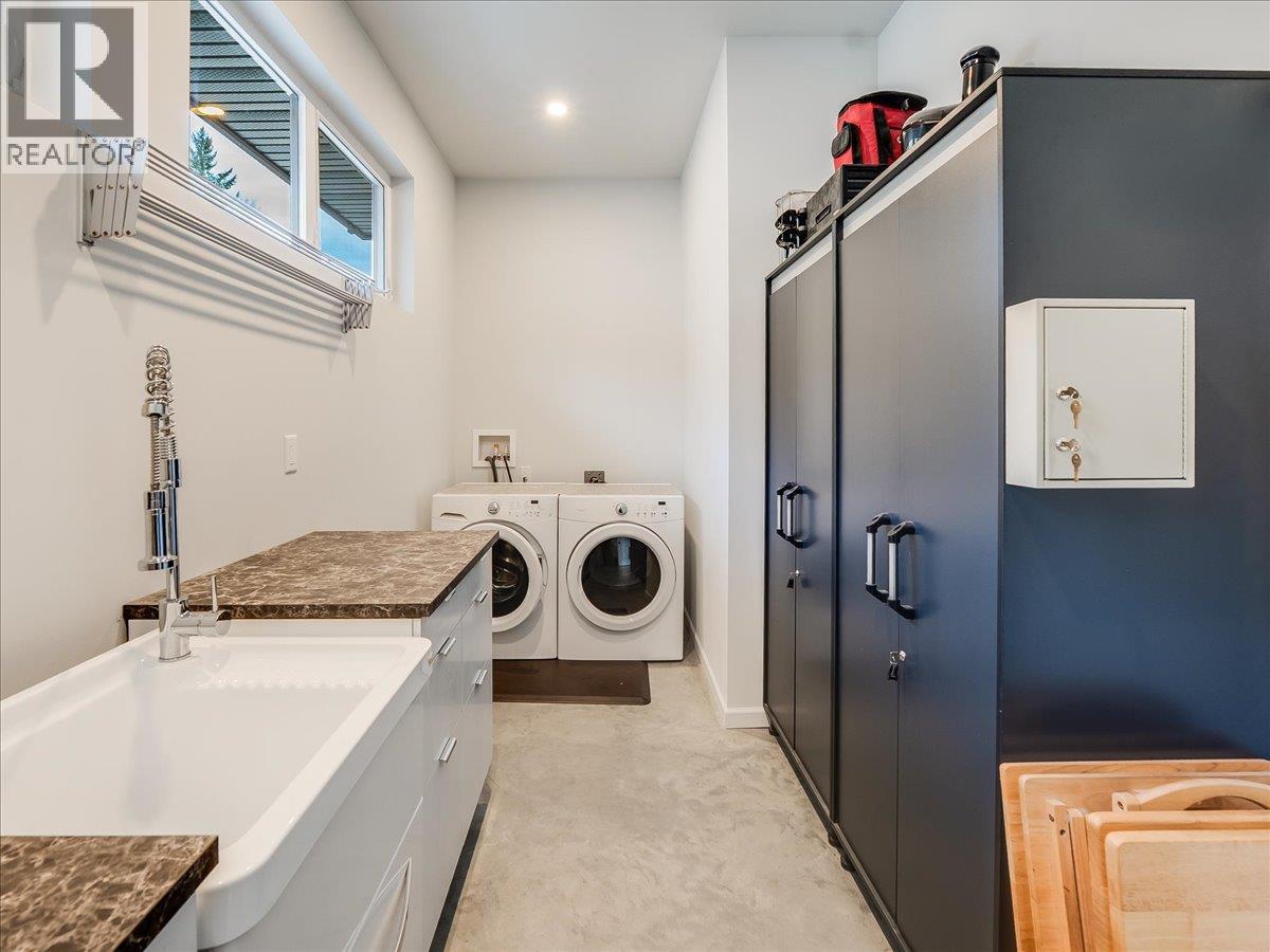 941 Redstone Drive, Rossland