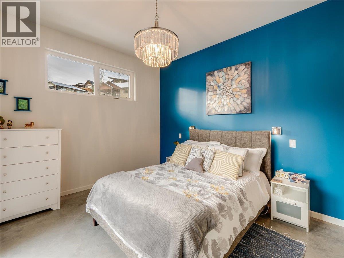 941 Redstone Drive, Rossland