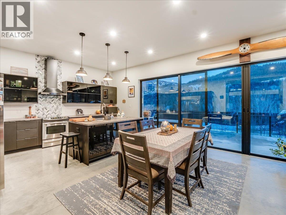 941 Redstone Drive, Rossland