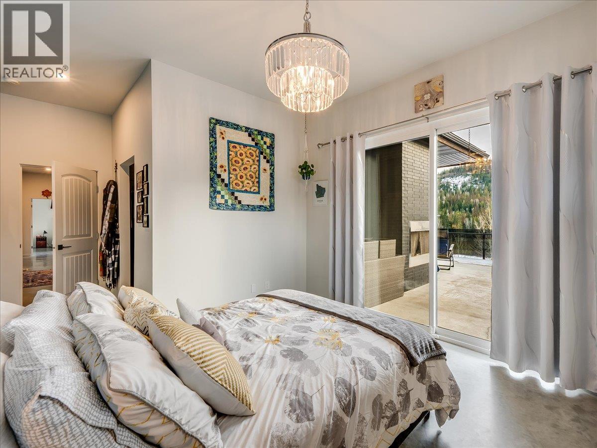 941 Redstone Drive, Rossland