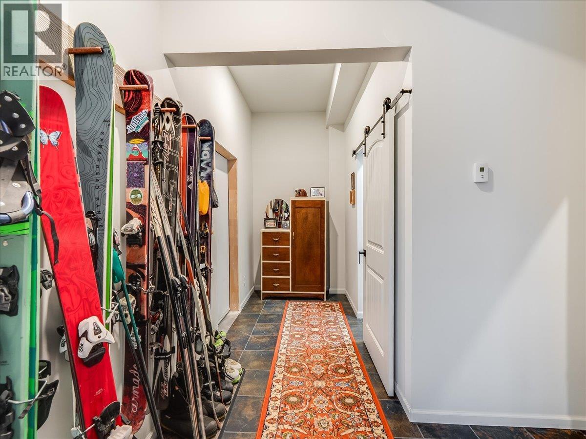 941 Redstone Drive, Rossland