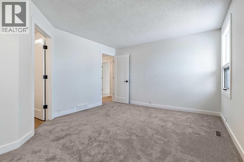 15 Woodford Crescent SW, Calgary, Alberta