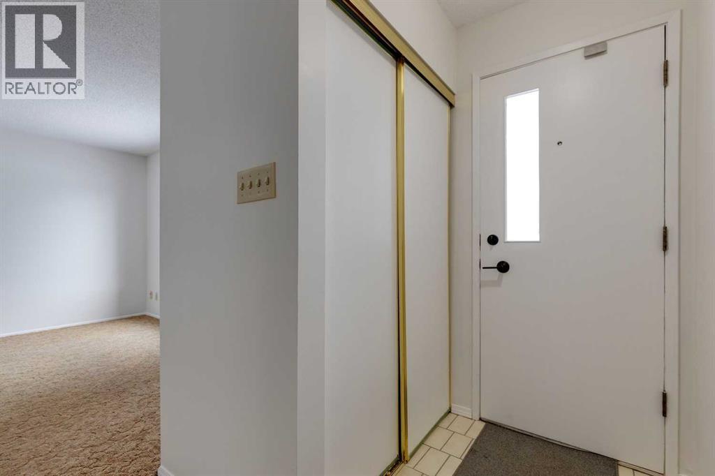 Single Family House for Sale in    Street SW Oakridge Calgary 