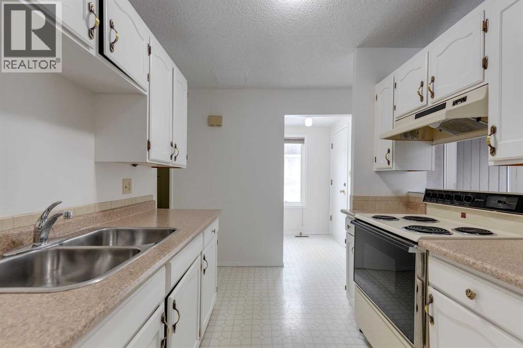 Single Family House for Sale in    Street SW Oakridge Calgary 