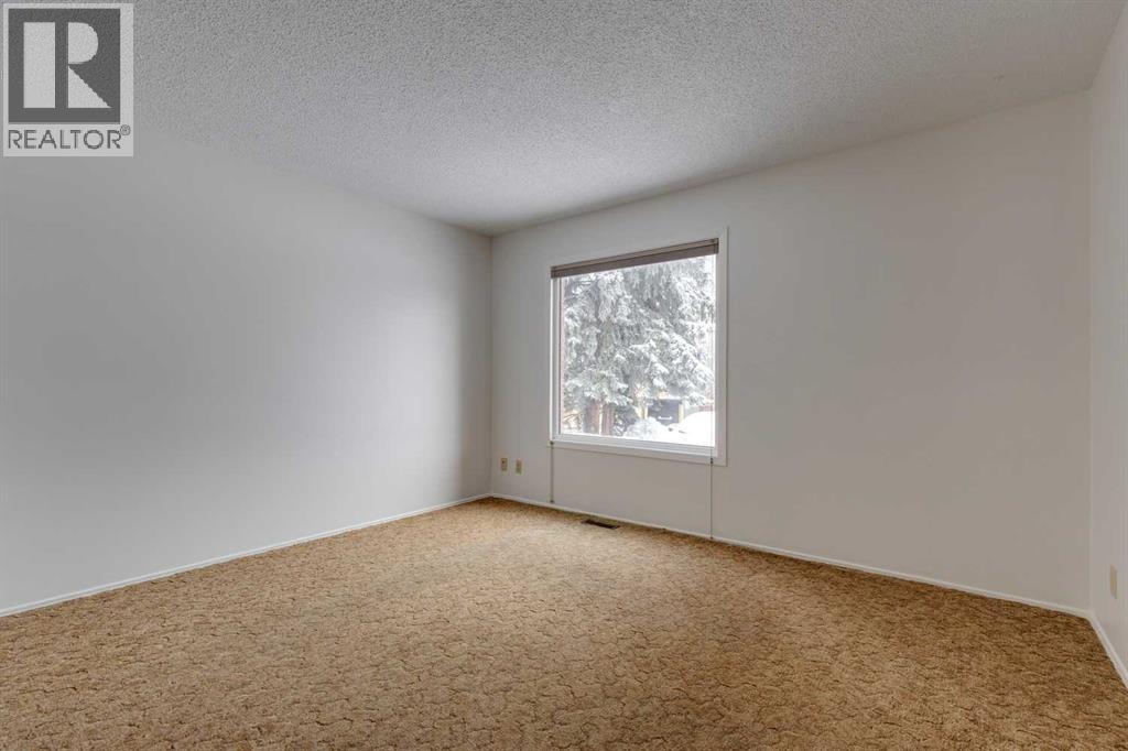 Single Family House for Sale in    Street SW Oakridge Calgary 