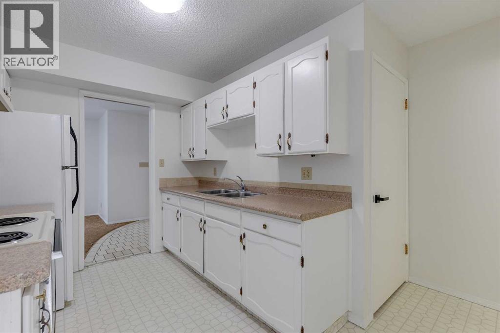 Single Family House for Sale in    Street SW Oakridge Calgary 