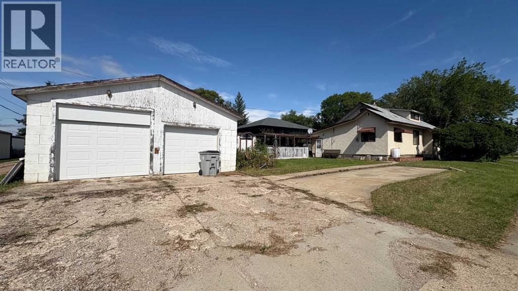 1137 4 Avenue - Photo 4 of 5, Wainwright, Alberta