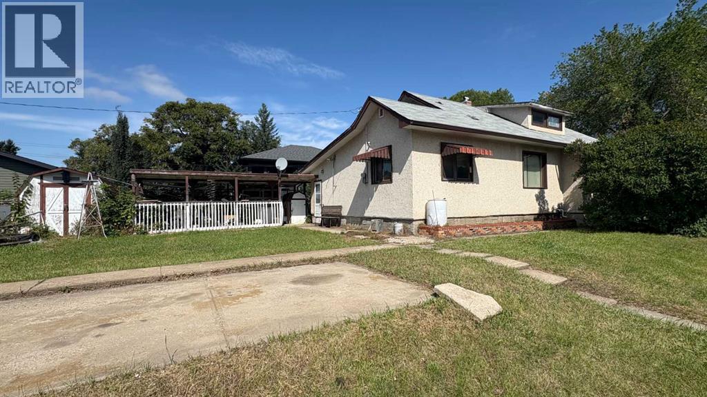 1137 4 Avenue - Photo 2 of 5, Wainwright, Alberta