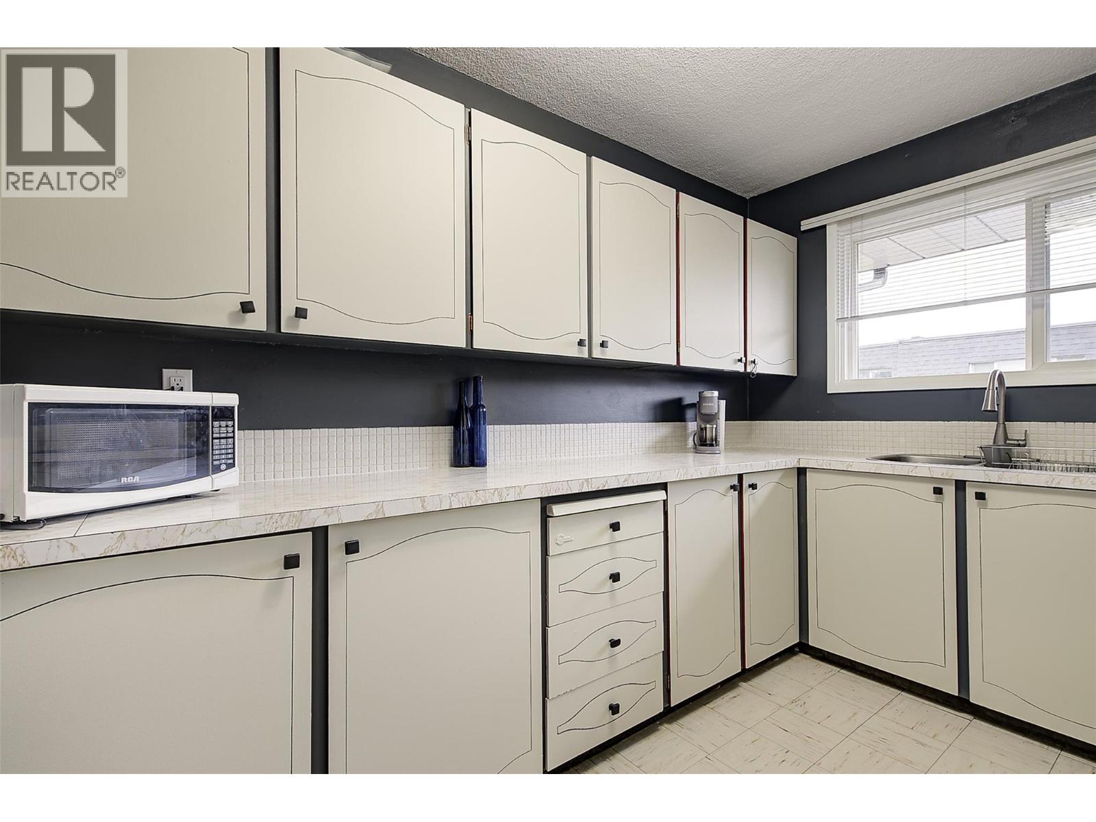 6 1291 Bernard Avenue, Kelowna