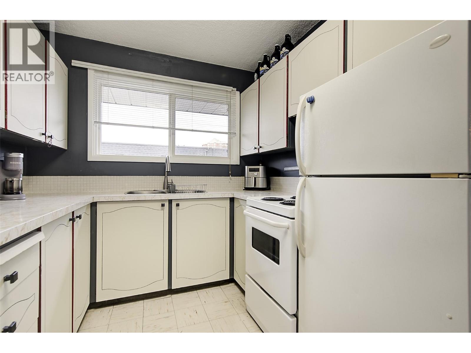 6 1291 Bernard Avenue, Kelowna