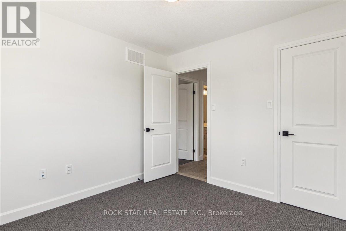 Single Family House for Sale in  SOUTHAM LANE Hamilton (Mountview) 