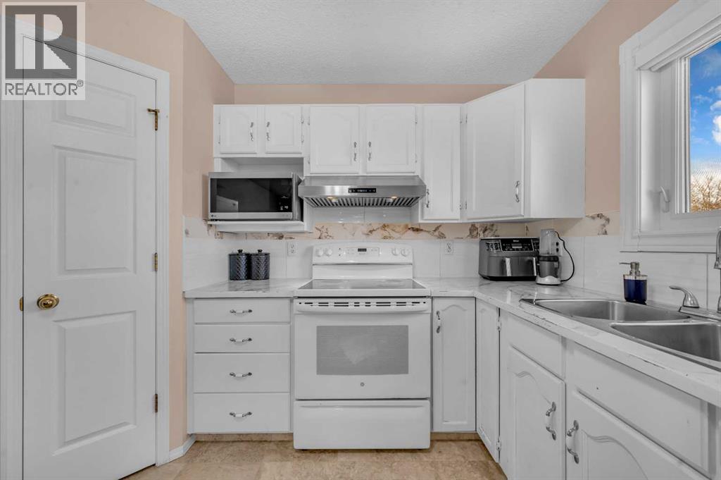 Single Family House for Sale in  Coral Springs Circle NE Coral Springs Calgary 