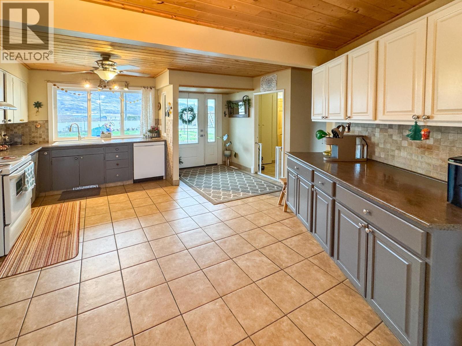 1827 97TH Street, Osoyoos