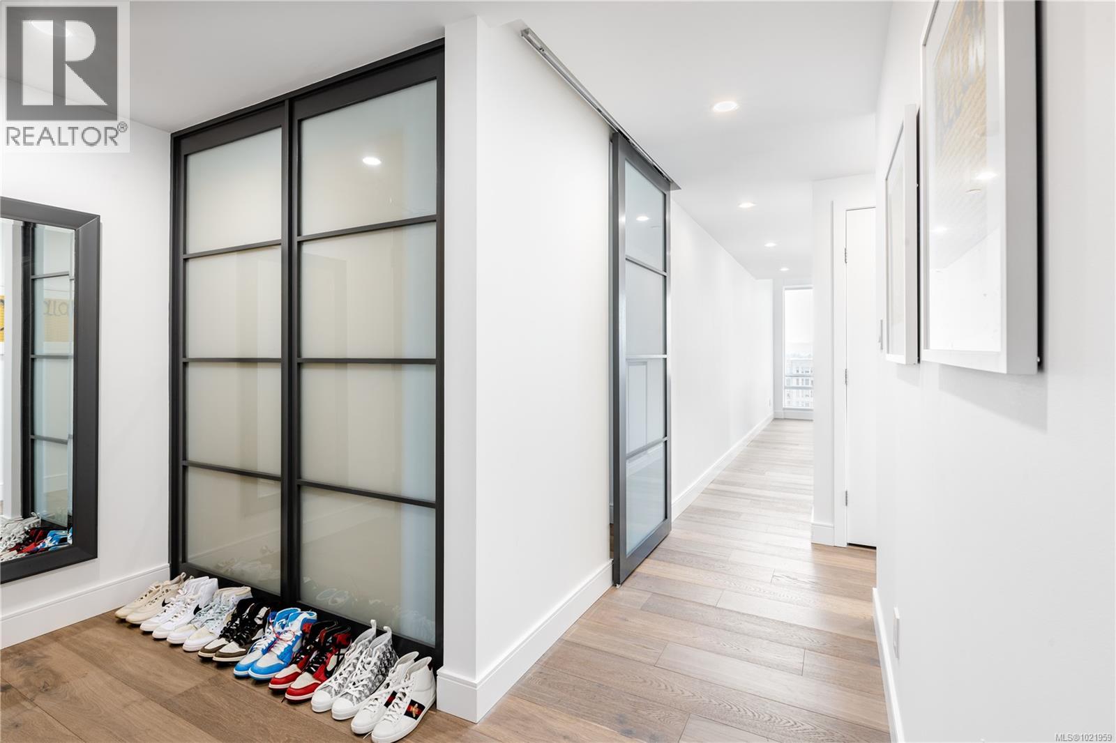 1105 707 Courtney St, Victoria