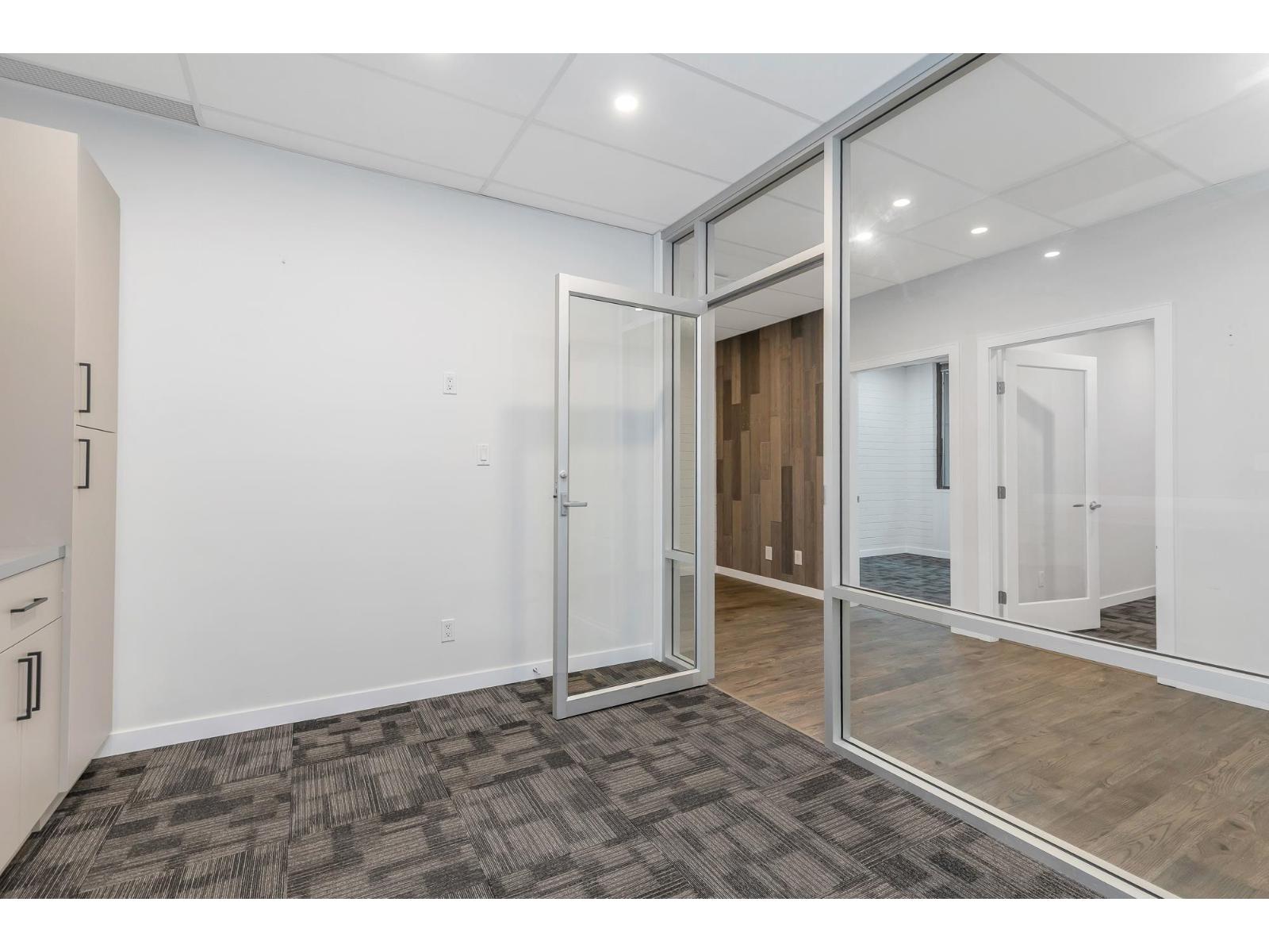 206 33119 SOUTH FRASER WAY, Abbotsford