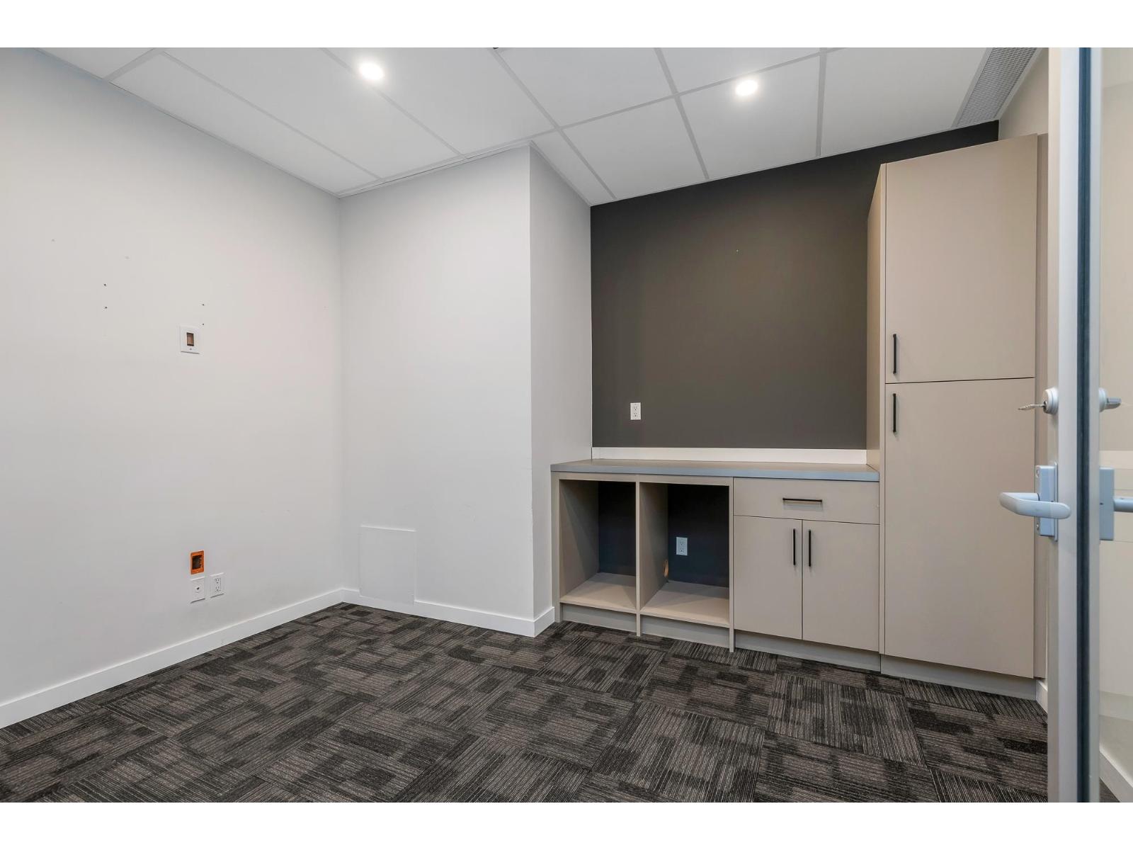 206 33119 SOUTH FRASER WAY, Abbotsford