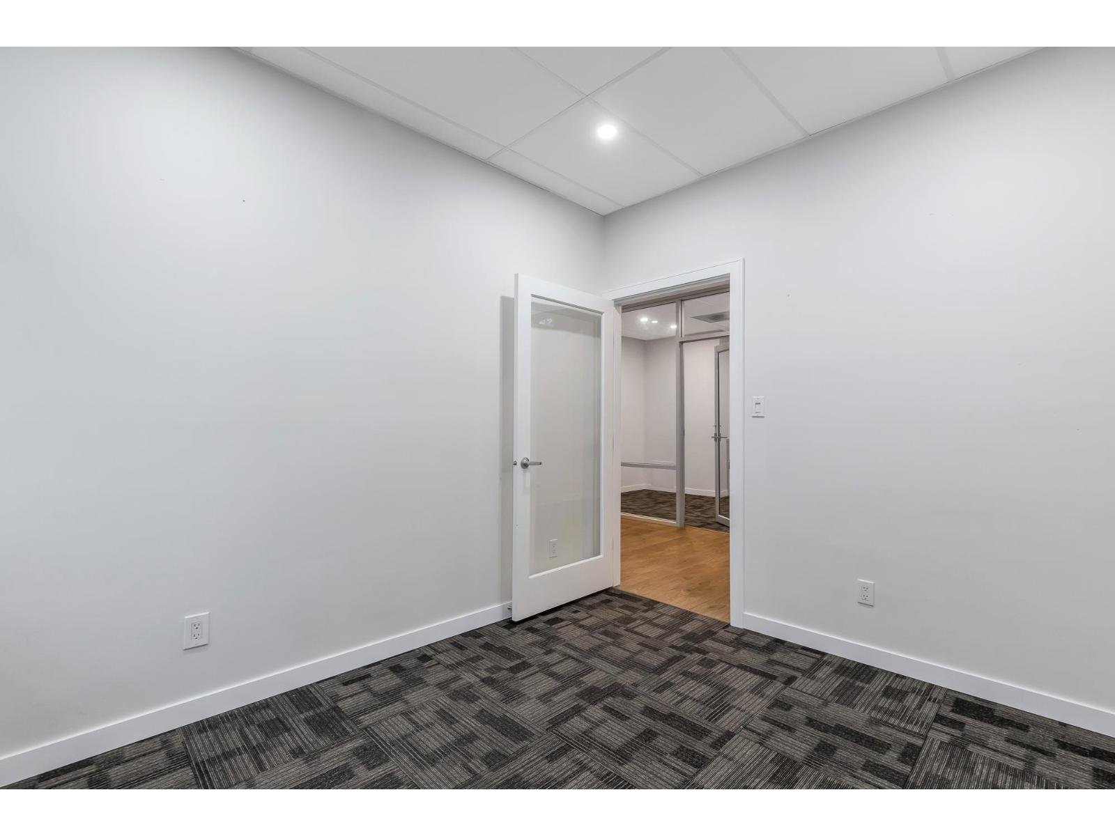 206 33119 SOUTH FRASER WAY, Abbotsford