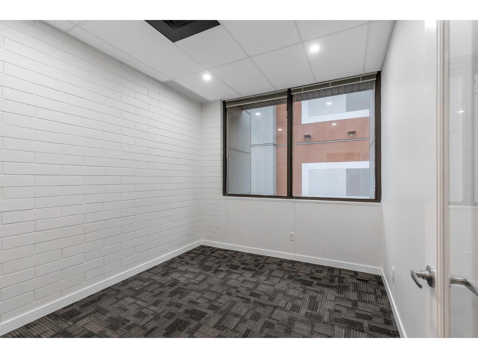 206 33119 SOUTH FRASER WAY, Abbotsford