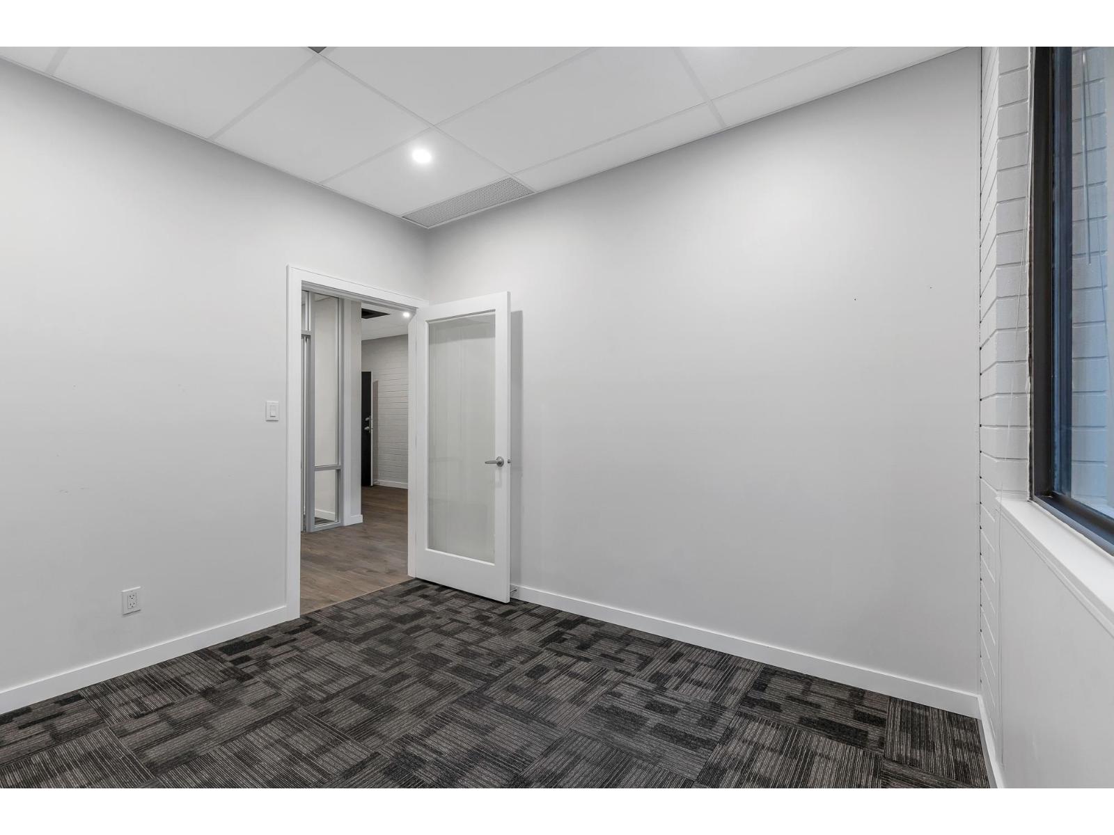 206 33119 SOUTH FRASER WAY, Abbotsford