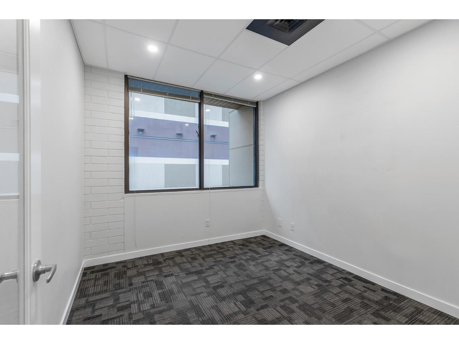 206 33119 SOUTH FRASER WAY, Abbotsford