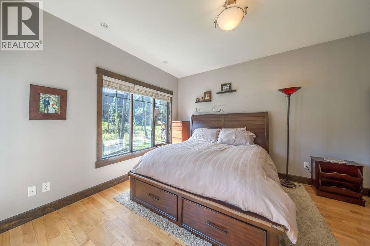 2576 Sandstone Green, Invermere