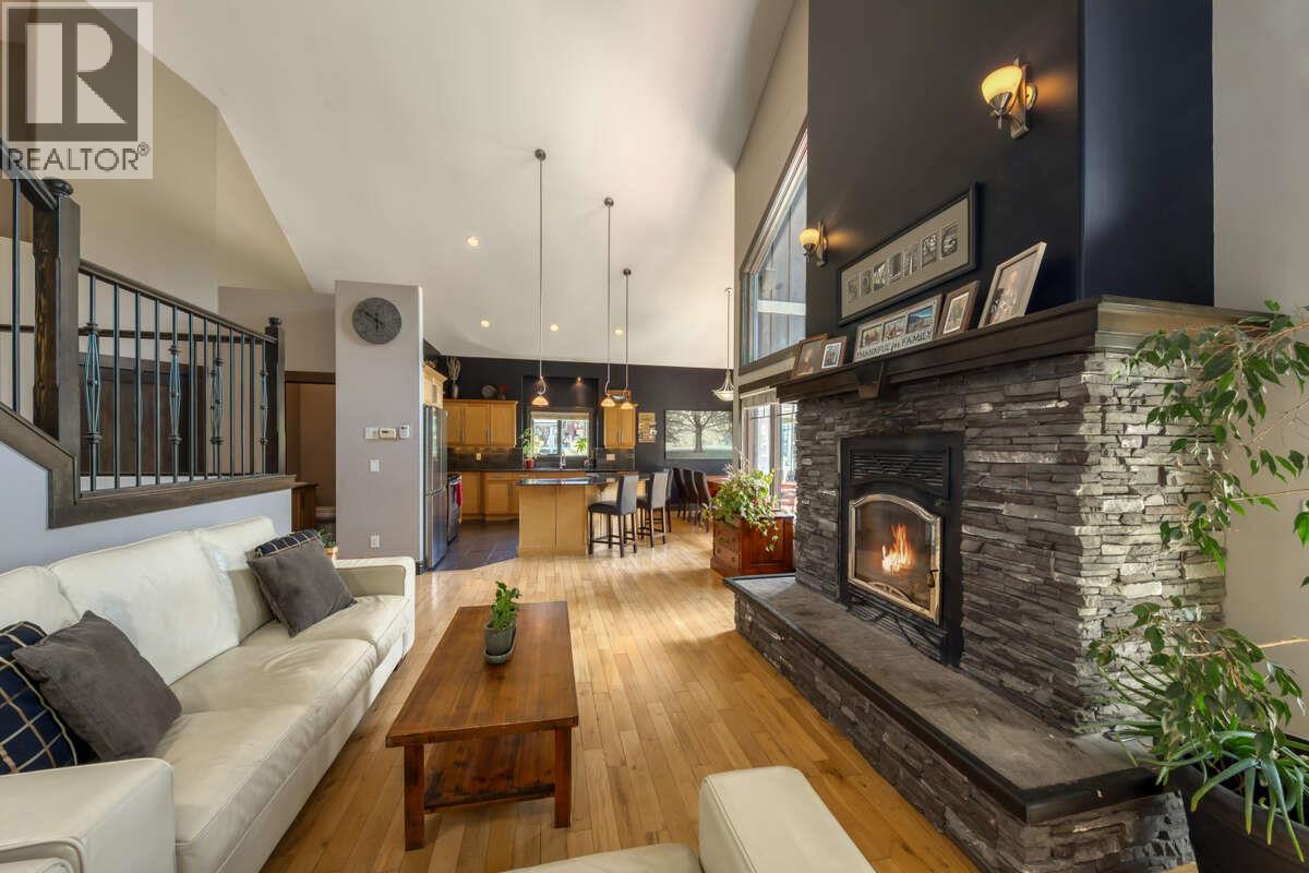 2576 Sandstone Green, Invermere