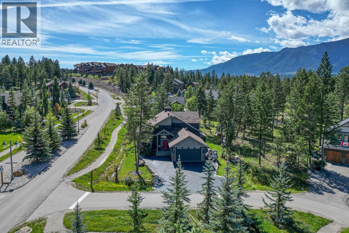 2576 Sandstone Green, Invermere