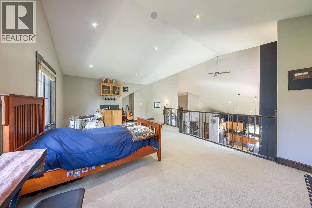 2576 Sandstone Green, Invermere