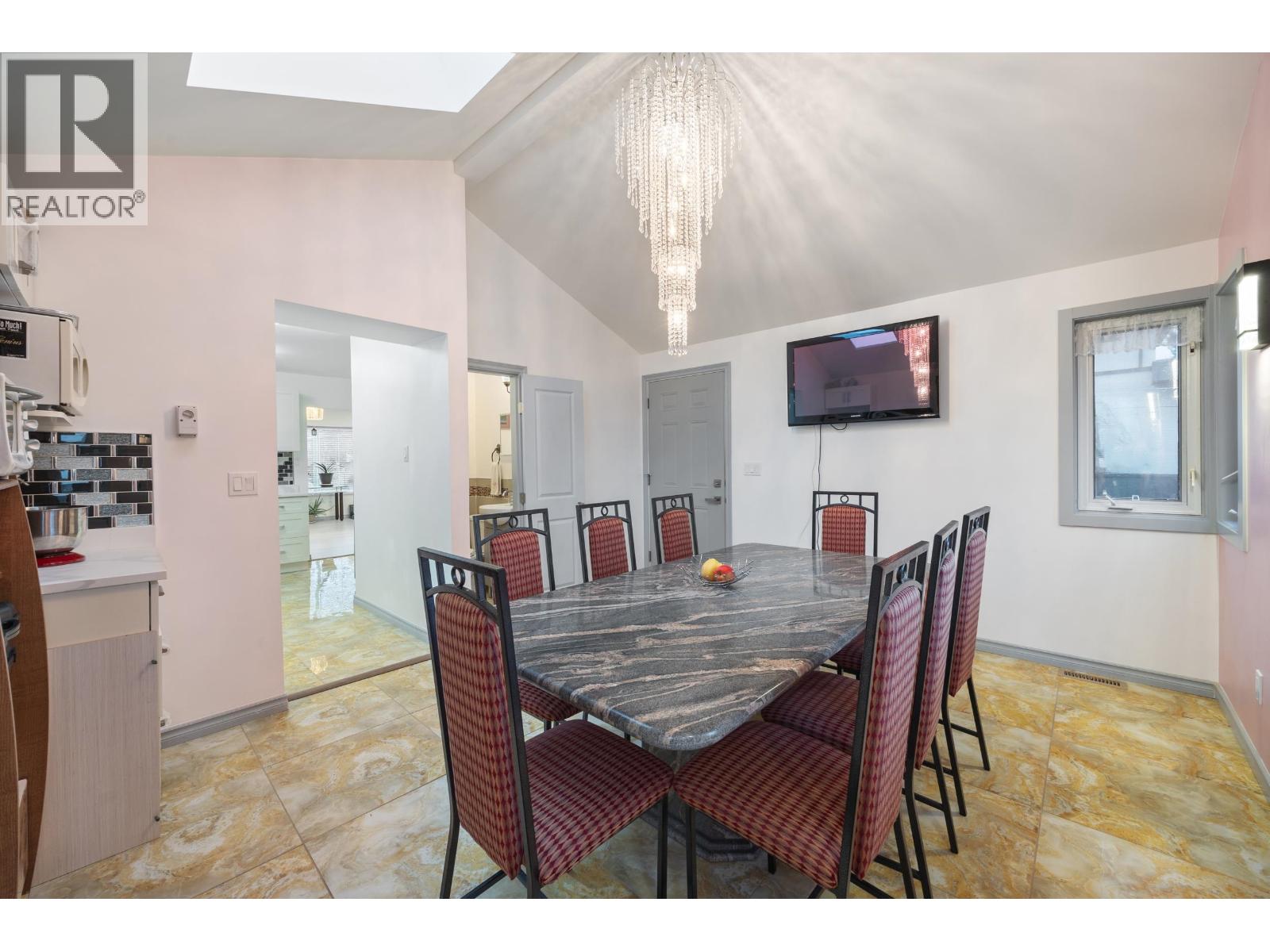 8255 18TH AVENUE, Burnaby