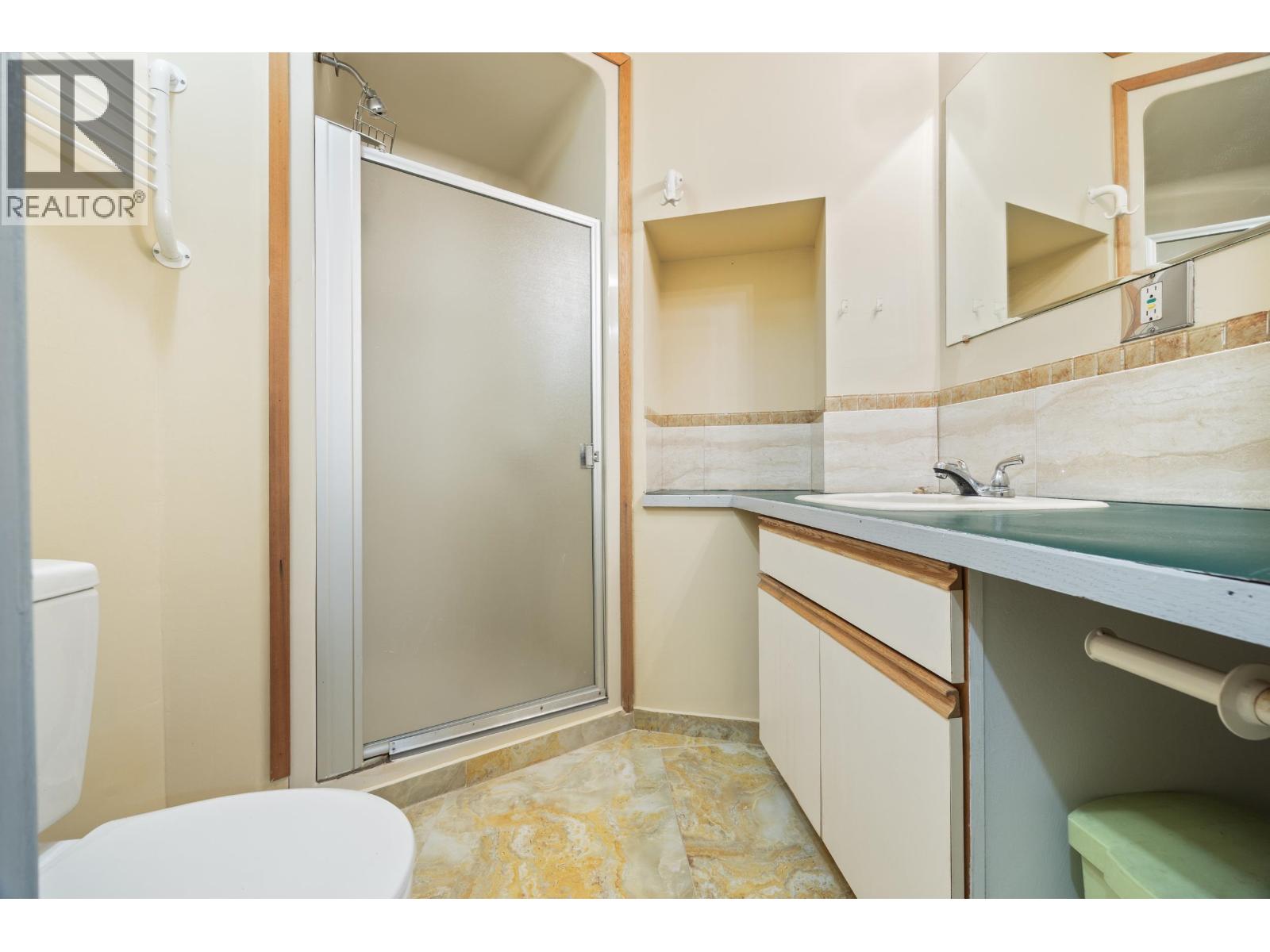 8255 18TH AVENUE, Burnaby