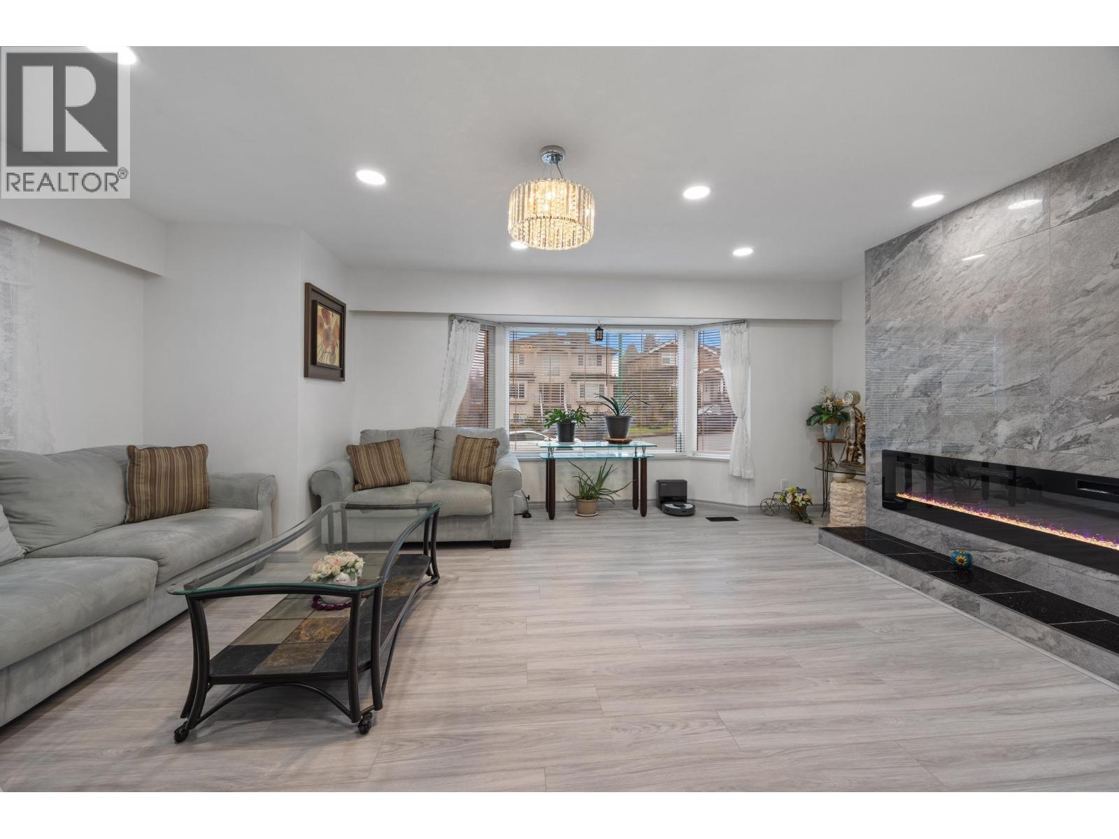 8255 18TH AVENUE, Burnaby