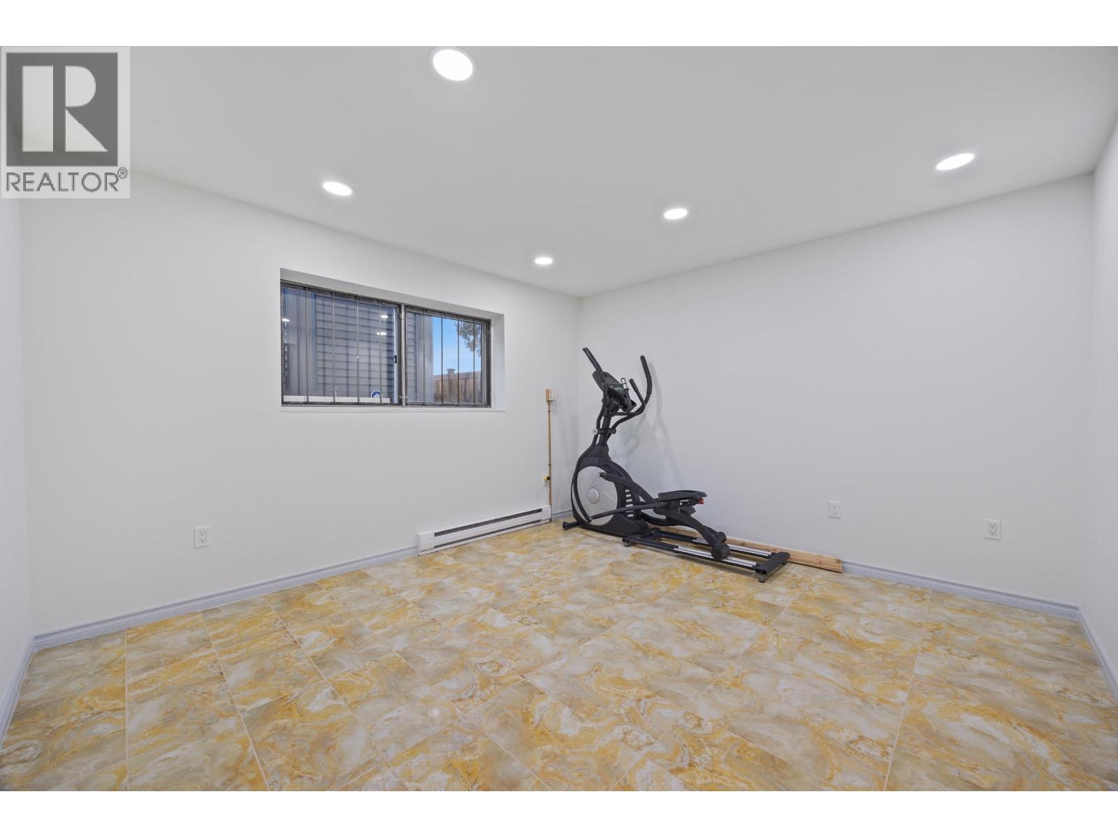 8255 18TH AVENUE, Burnaby