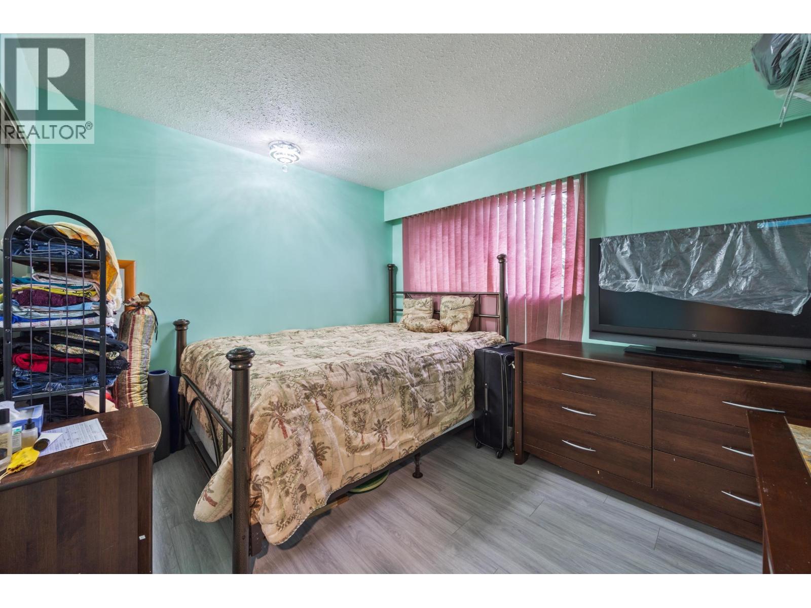 8255 18TH AVENUE, Burnaby