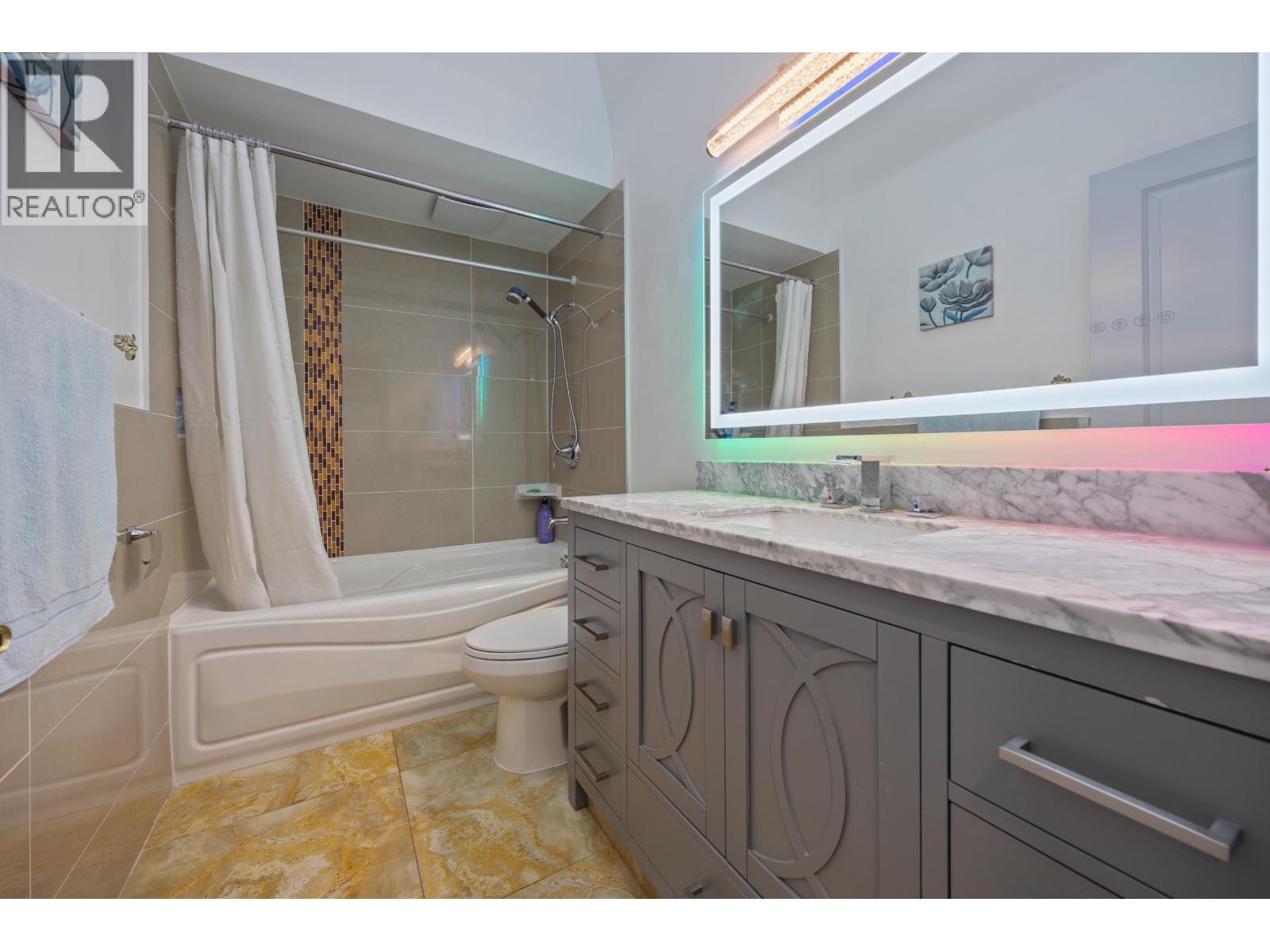 8255 18TH AVENUE, Burnaby