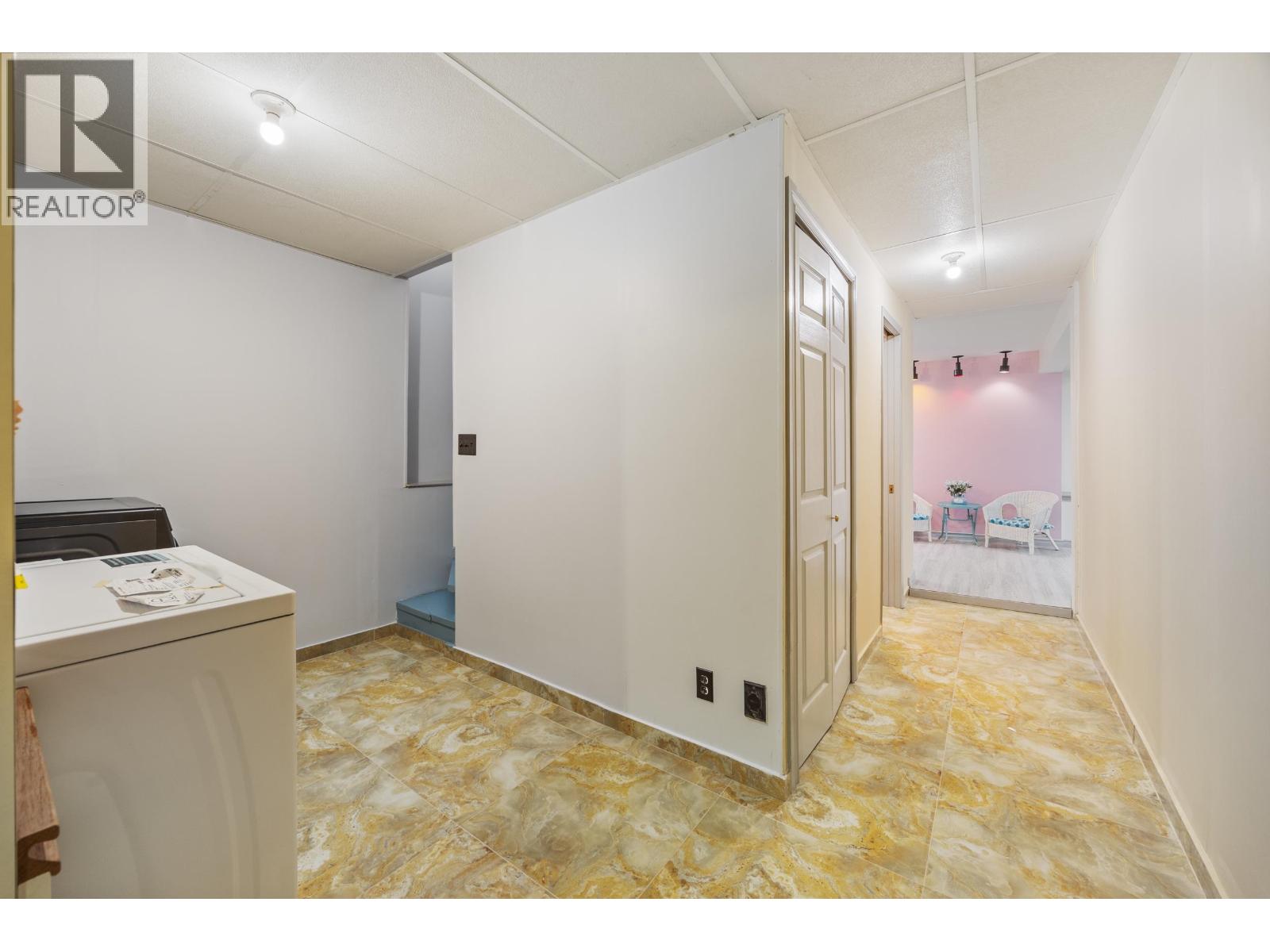 8255 18TH AVENUE, Burnaby