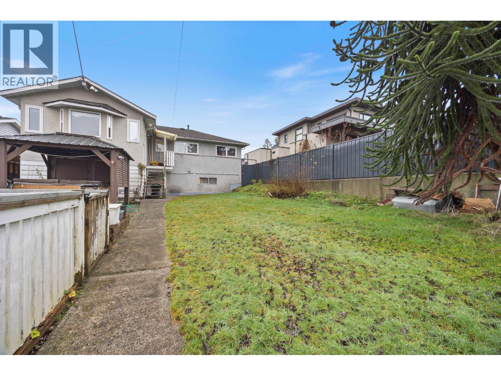 8255 18TH AVENUE, Burnaby