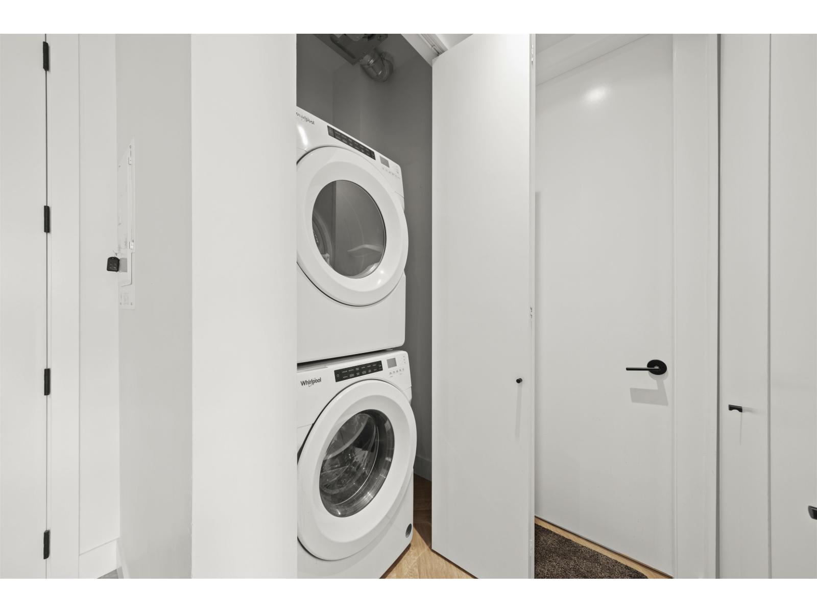 201 13933 105 BOULEVARD, Surrey