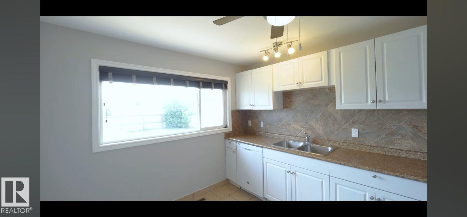 11319 137 AV NW - 10