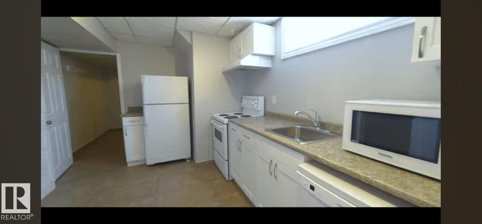 11319 137 AV NW - 21