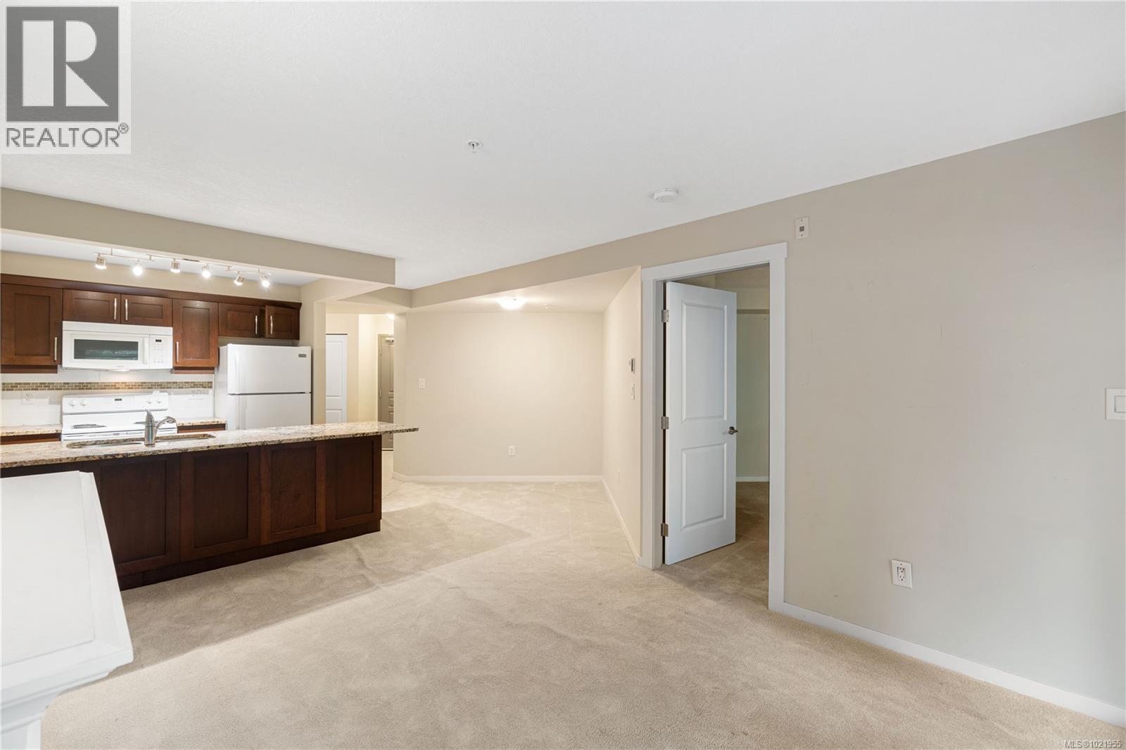 202 5670 Edgewater Lane, Nanaimo