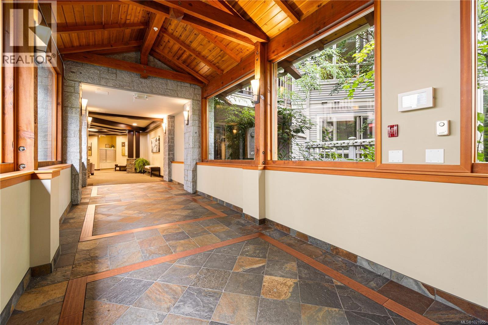 202 5670 Edgewater Lane, Nanaimo