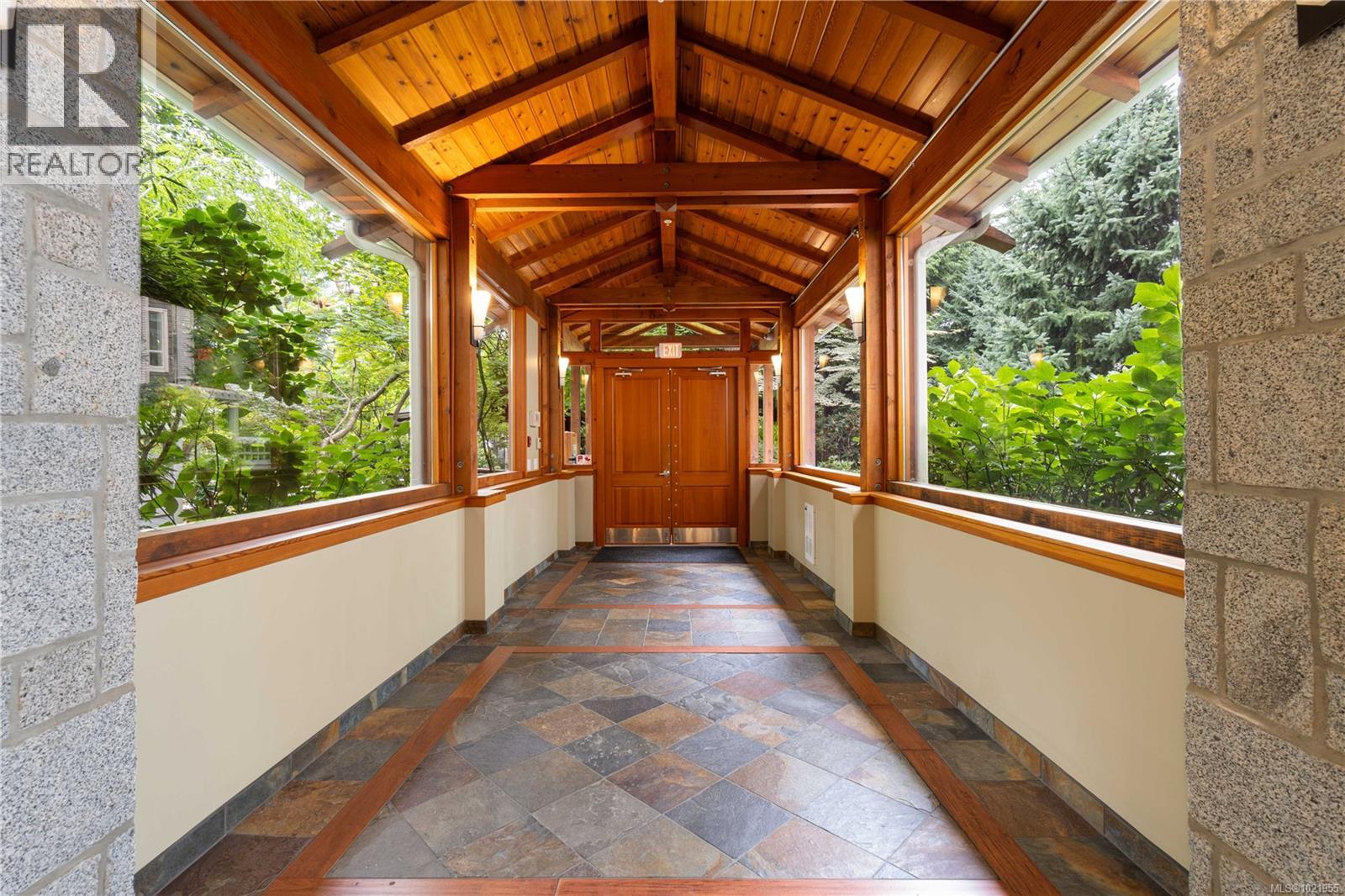 202 5670 Edgewater Lane, Nanaimo