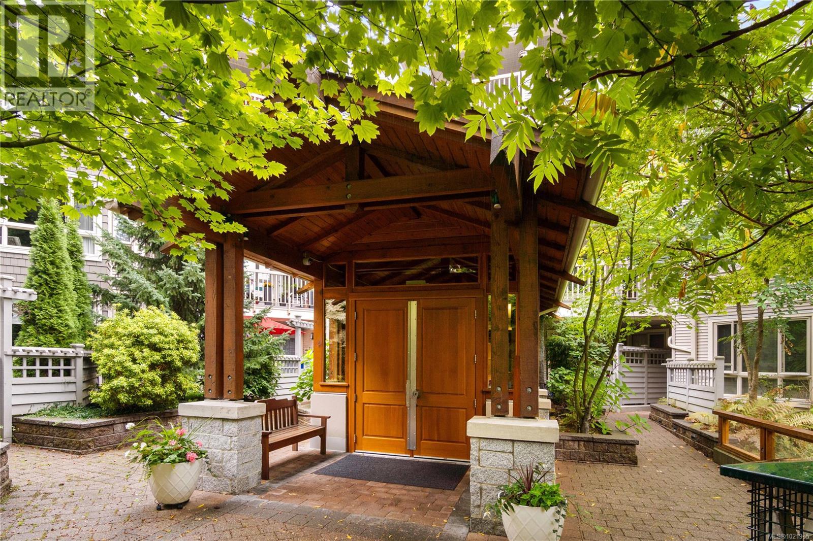 202 5670 Edgewater Lane, Nanaimo